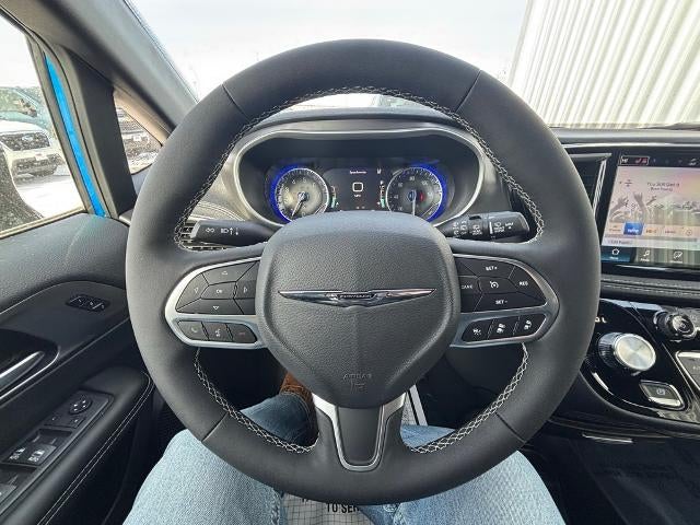 2026 Chrysler Pacifica Select AWD