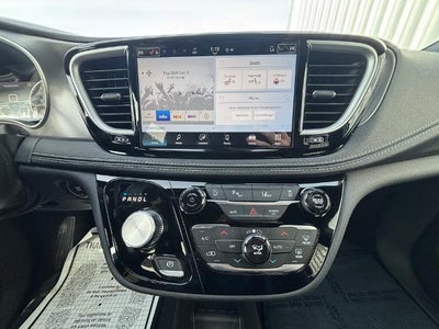 2026 Chrysler Pacifica Select AWD