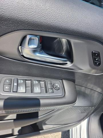 2027 Chrysler Pacifica Select AWD