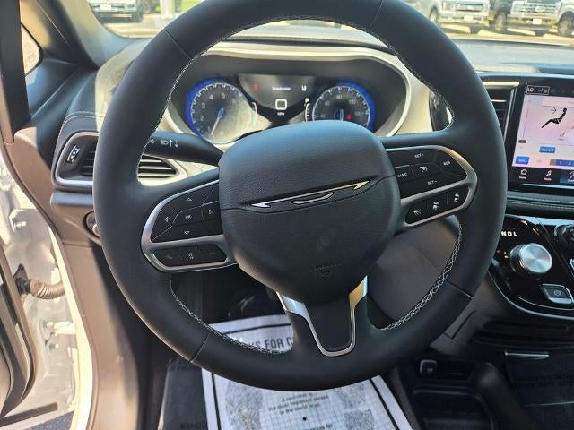2027 Chrysler Pacifica Select AWD
