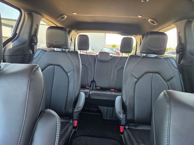 2027 Chrysler Pacifica Select AWD