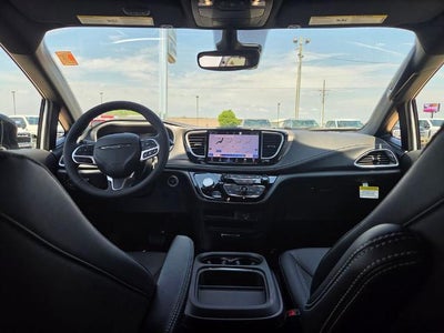 2027 Chrysler Pacifica Select AWD