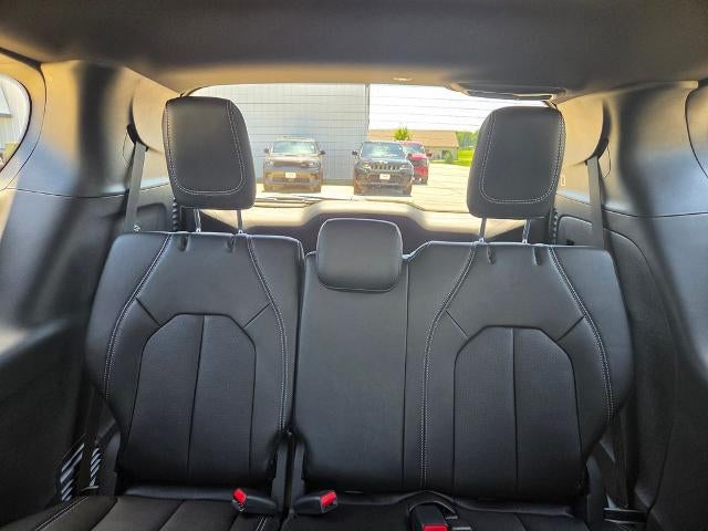 2027 Chrysler Pacifica Select AWD