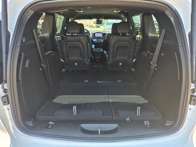2027 Chrysler Pacifica Select AWD