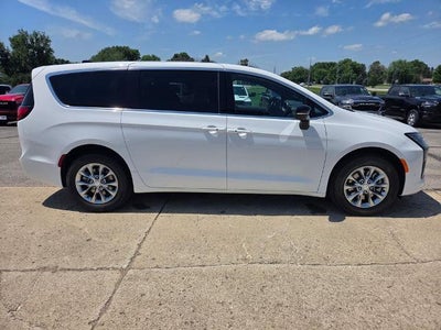 2027 Chrysler Pacifica Select AWD