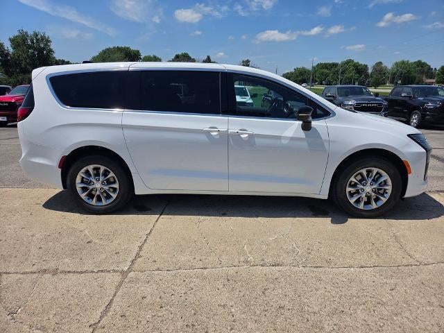 2027 Chrysler Pacifica Select AWD