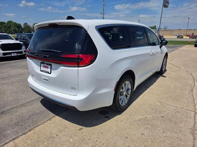 2027 Chrysler Pacifica Select AWD