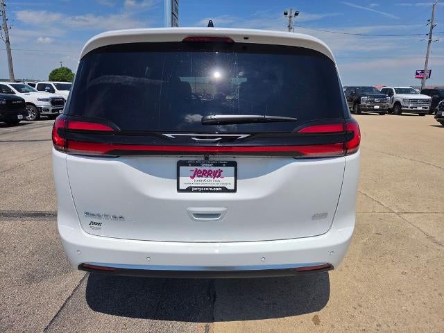 2027 Chrysler Pacifica Select AWD