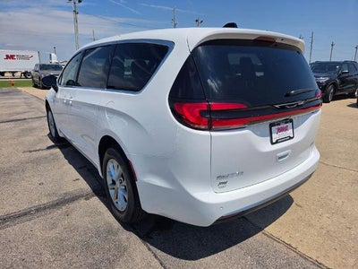 2027 Chrysler Pacifica Select AWD