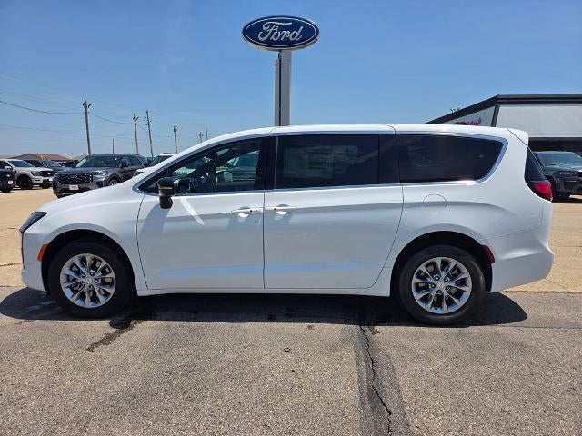 2027 Chrysler Pacifica Select AWD