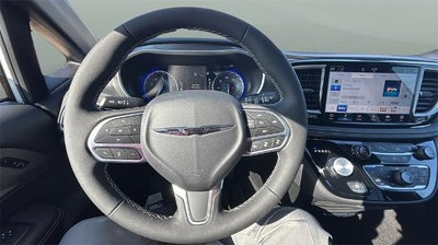 2026 Chrysler Pacifica Select AWD