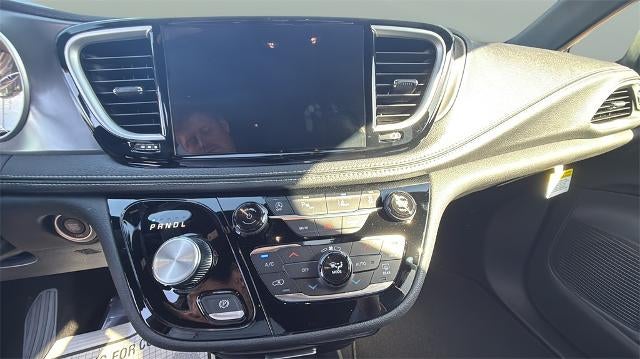 2026 Chrysler Pacifica Select AWD