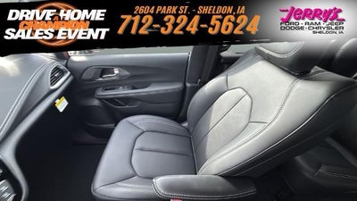 2026 Chrysler Pacifica Select AWD