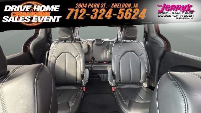 2026 Chrysler Pacifica Select AWD