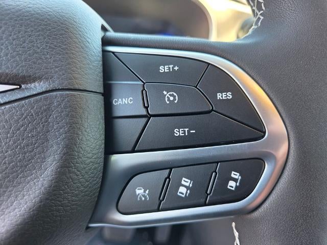 2027 Chrysler Pacifica Select AWD