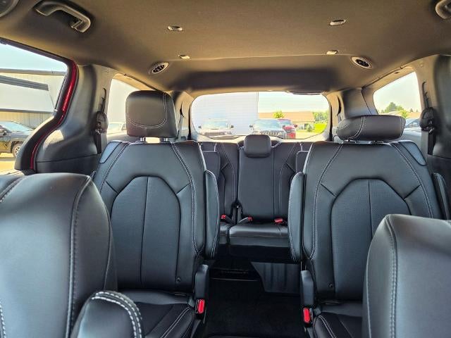 2027 Chrysler Pacifica Select AWD