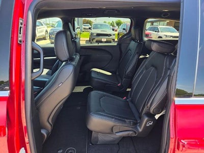 2027 Chrysler Pacifica Select AWD
