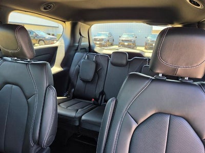2027 Chrysler Pacifica Select AWD