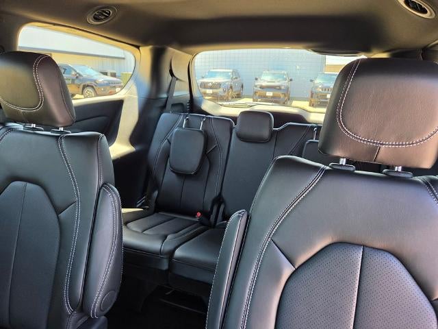 2027 Chrysler Pacifica Select AWD