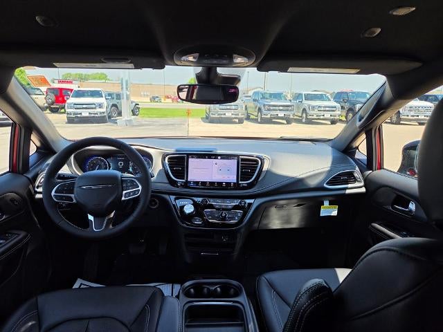 2027 Chrysler Pacifica Select AWD