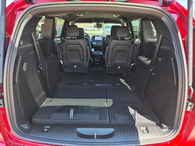 2027 Chrysler Pacifica Select AWD