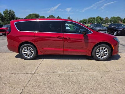 2027 Chrysler Pacifica Select AWD