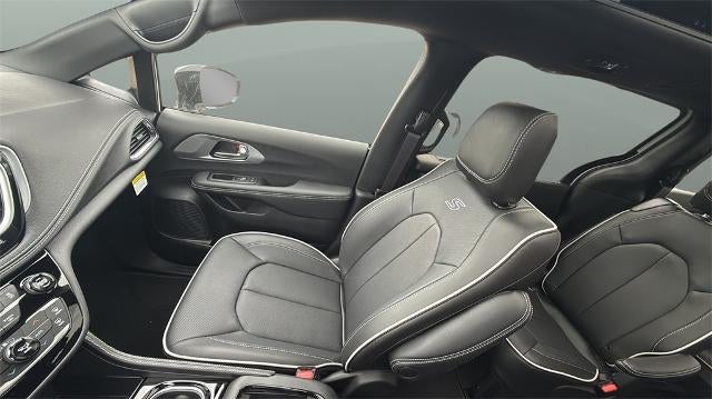 2026 Chrysler Pacifica Limited AWD