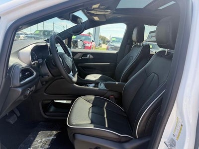 2027 Chrysler Pacifica Limited AWD
