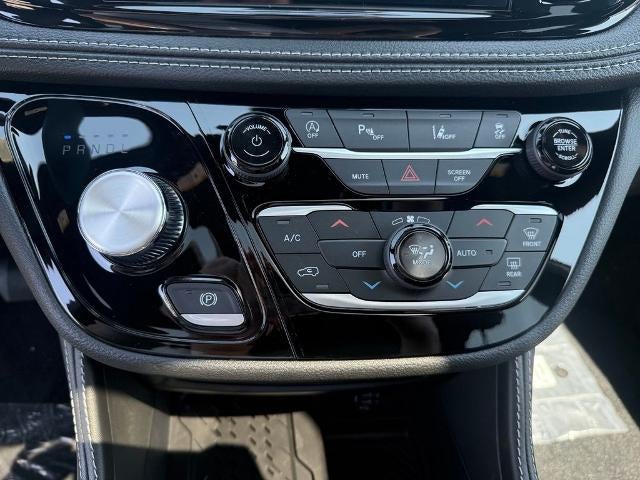 2027 Chrysler Pacifica Limited AWD