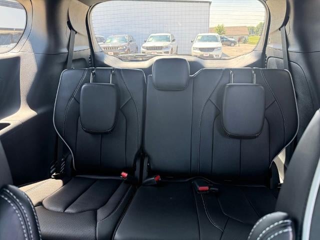 2027 Chrysler Pacifica Limited AWD