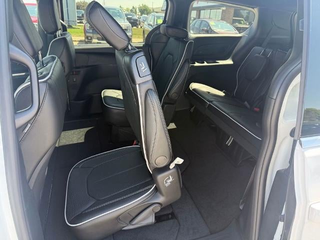 2027 Chrysler Pacifica Limited AWD