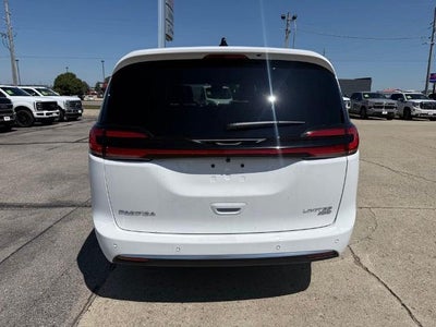 2027 Chrysler Pacifica Limited AWD