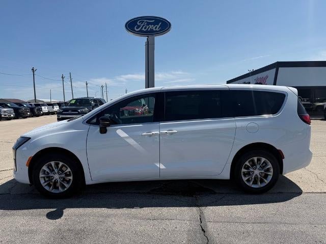2027 Chrysler Pacifica Limited AWD