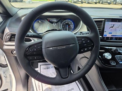 2027 Chrysler Pacifica Limited AWD