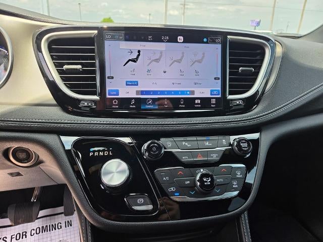 2027 Chrysler Pacifica Limited AWD
