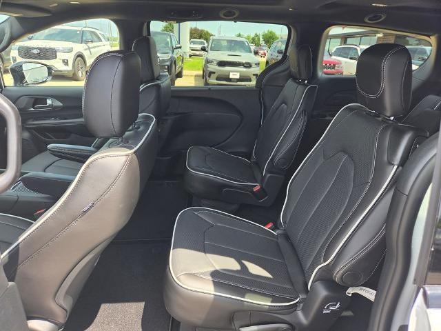 2027 Chrysler Pacifica Limited AWD