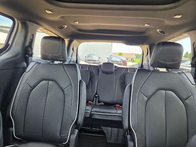 2027 Chrysler Pacifica Limited AWD