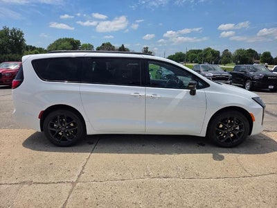 2027 Chrysler Pacifica Limited AWD