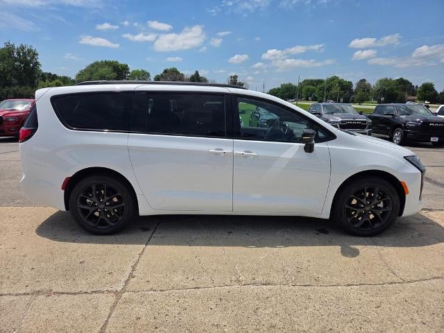 2027 Chrysler Pacifica Limited AWD