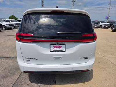 2027 Chrysler Pacifica Limited AWD